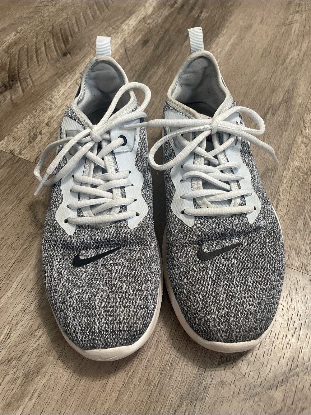Nike women’s Black & Gray Knit Athletic Sneakers